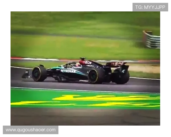 F1赛车季后赛激烈角逐 新兴车队表现亮眼 引发车迷热议