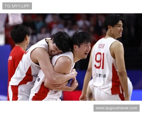 中国篮球队迎战日本队，全力争夺亚洲杯冠军，球迷热盼激烈对决